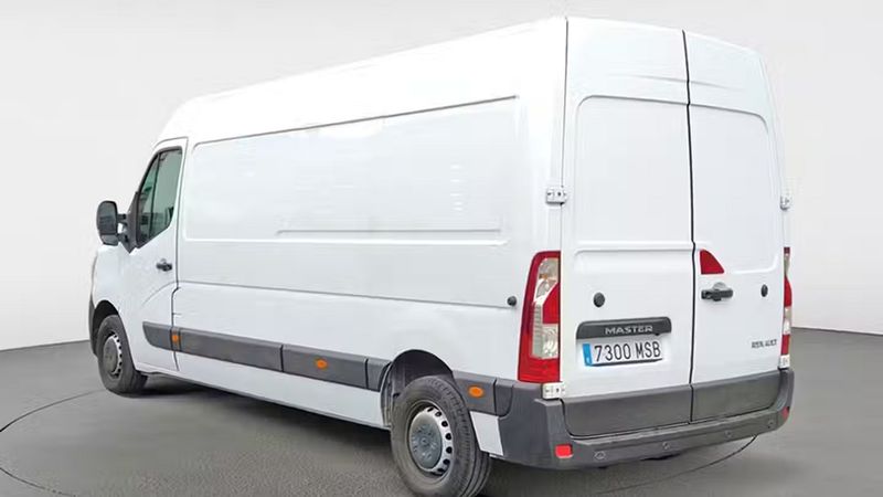 Renault Master • 2024 • 20,858 km 5