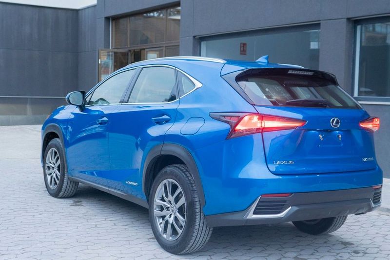 Lexus NX • 2020 • 20,000 km 3