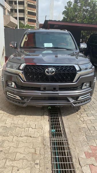 Toyota Land Cruiser • 2017 • 3 km 1
