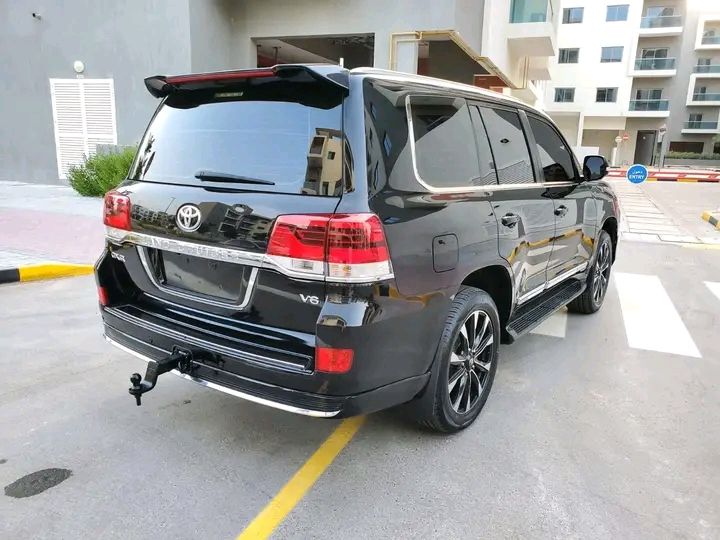 Toyota Land Cruiser • 2018 • 45 km 2