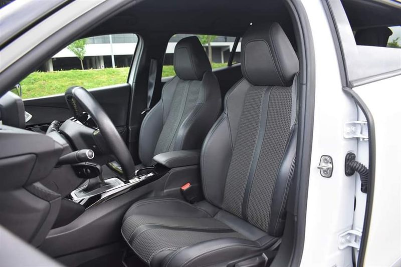 Peugeot 2008 • 2020 • 67,000 km 6