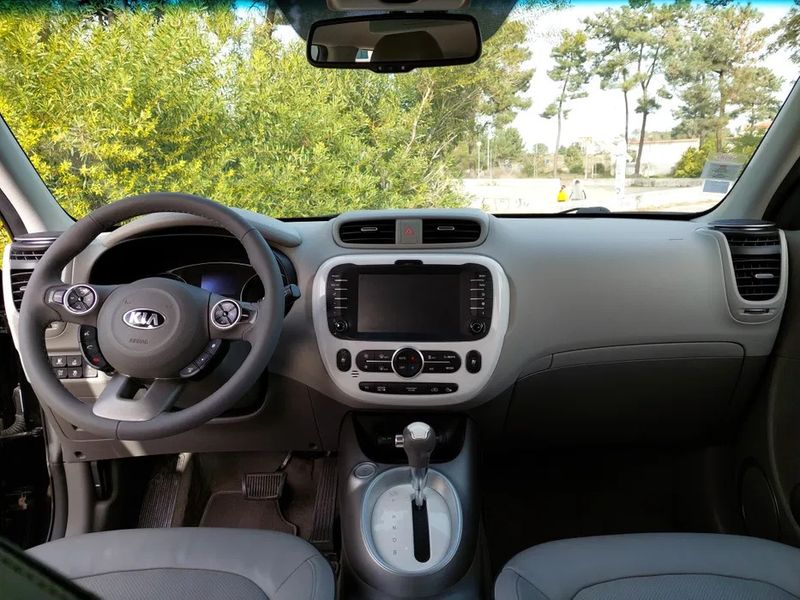 Kia Soul • 2017 • 37,000 km 3