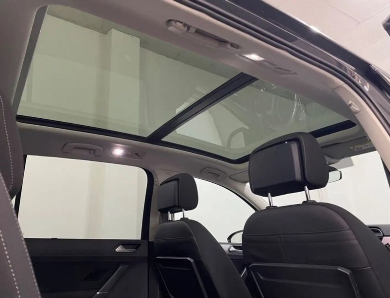 Volkswagen Touran • 2021 • 82,000 km 10