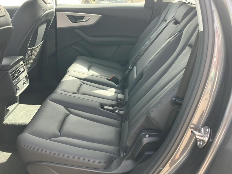 Audi Q7 • 2024 • 12,743 km 16