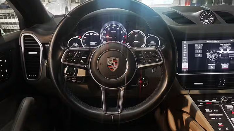 Porsche Cayenne • 2020 • 105,023 km 5