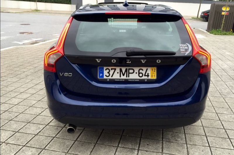Volvo V60 • 2012 • 220,000 km 2