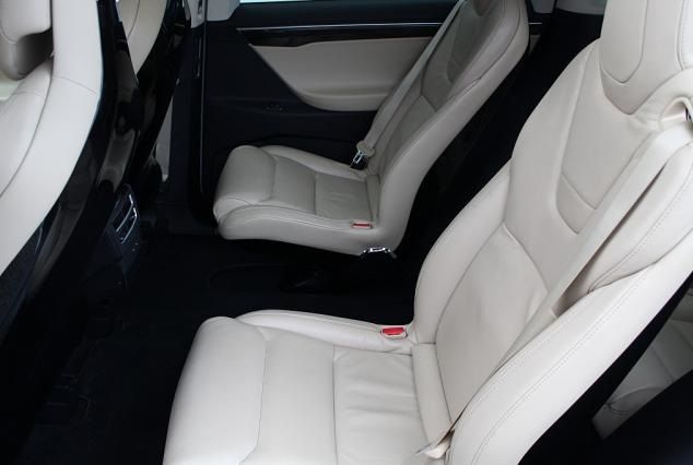 Tesla Model X • 2016 • 142,500 km 6