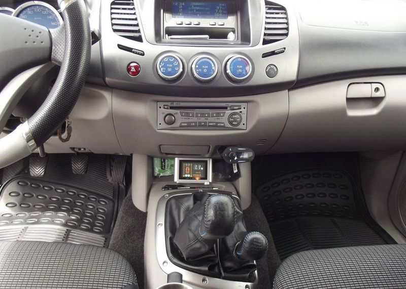 Mitsubishi L200 • 2006 • 90,000 km 8