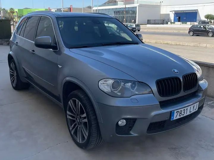 BMW X5 • 2012 • 275,966 km 1