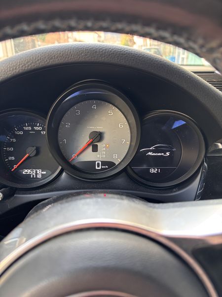 Porsche Macan • 2016 • 295,000 km 9