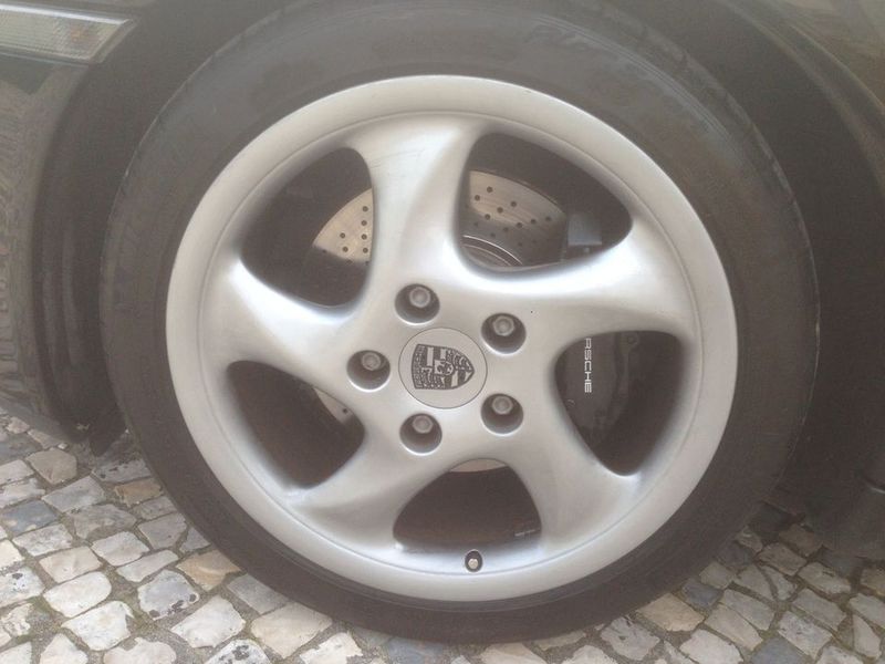 Porsche 911 Carrera • 2000 • 204,000 km 2