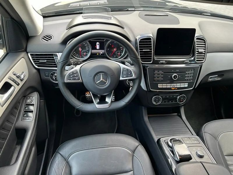 Mercedes-Benz GLE • 2018 • 93,000 km 9
