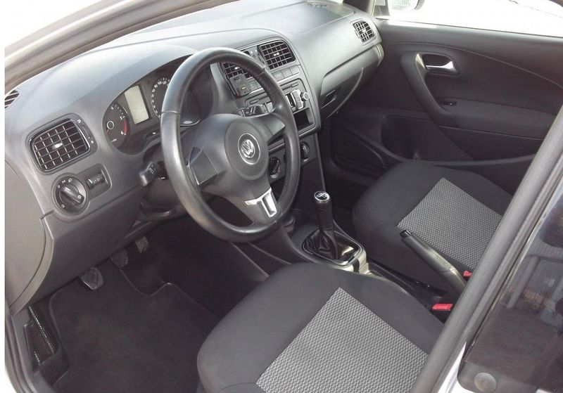 Volkswagen Polo • 2012 • 11,000 km 3