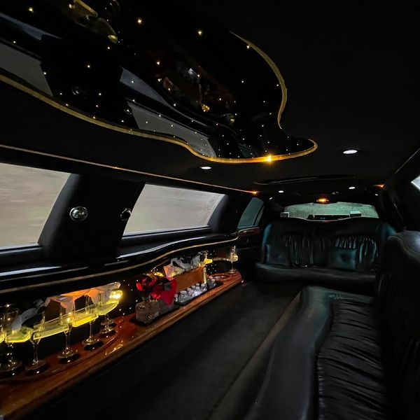 Lincoln Town Car • 2005 • 155,645 mi 3