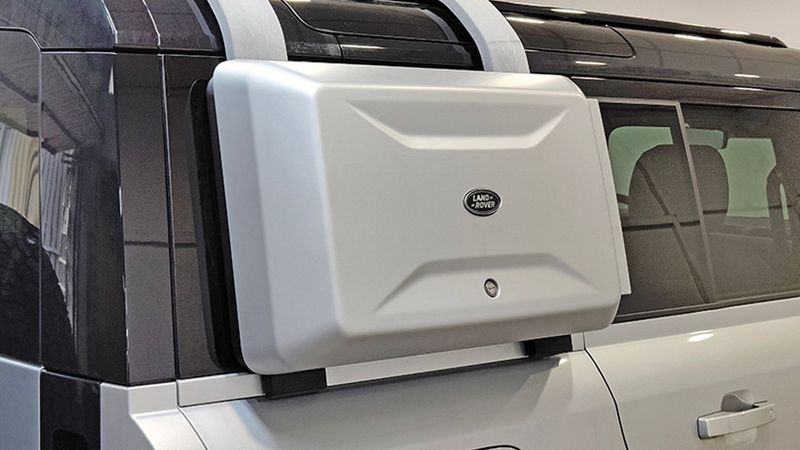 Land Rover Defender • 2020 • 70,205 km 12