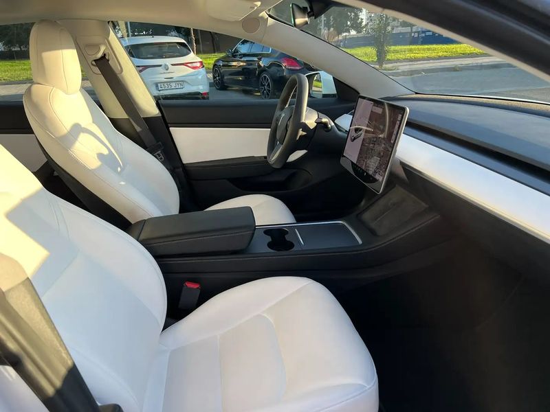 Tesla Model 3 • 2021 • 71,000 km 6