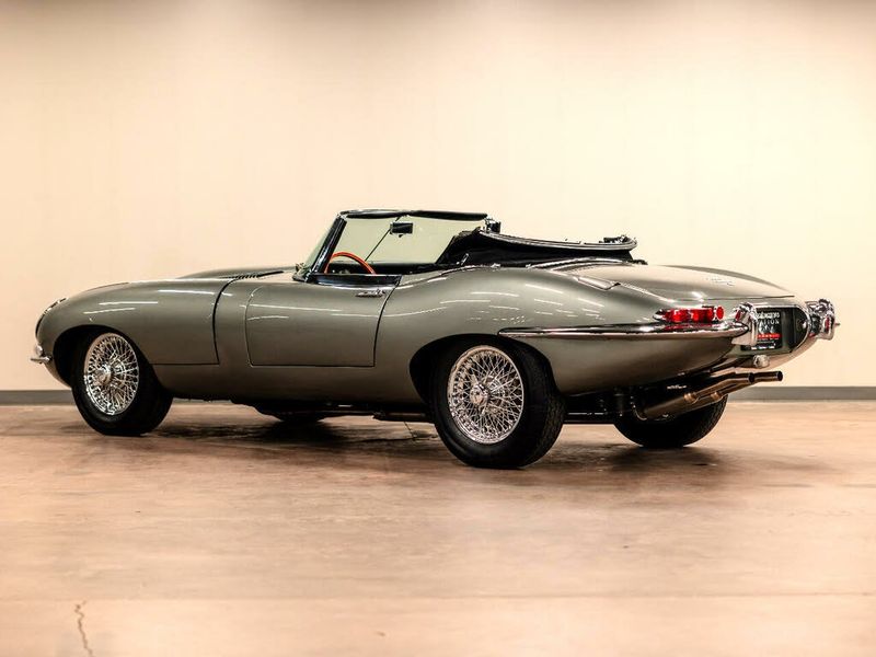 Jaguar E-PACE • 1967 • 42,690 km 45