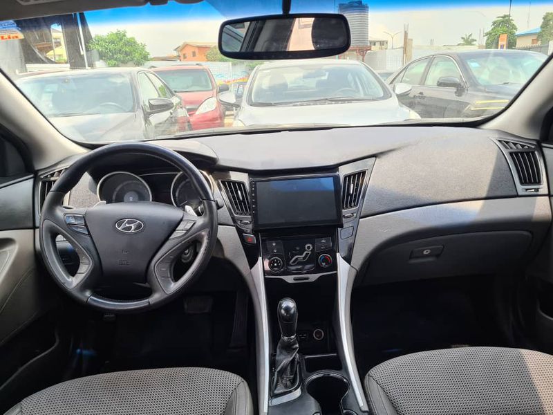 Hyundai Sonata • 2011 • 79,052 km 6