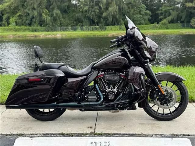 Harley Davidson street glide • 2019 • 19,700 km 2