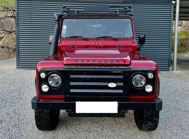 Land Rover Defender • 2001 • 205,000 km 1