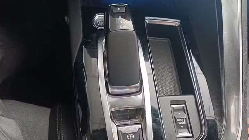 Peugeot 3008 • 2020 • 31,126 km 7