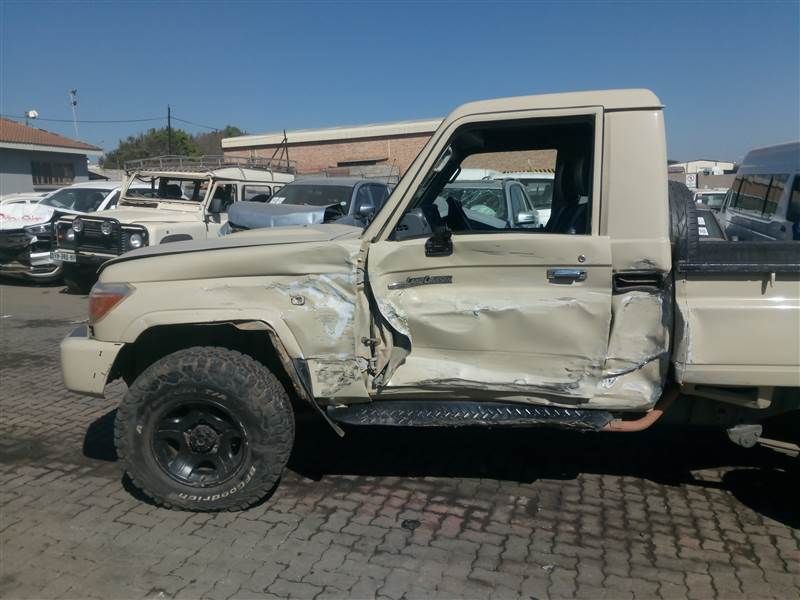 Toyota Land Cruiser • 2012 • 130,255 km 10