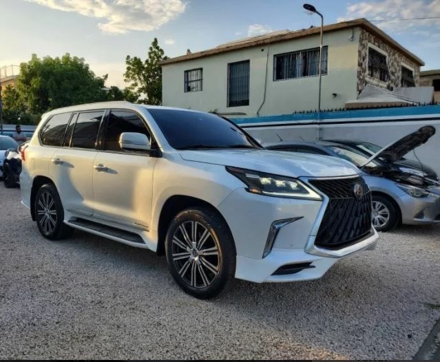 Lexus LX • 2018 • 60,000 km 3