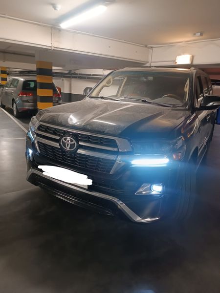 Toyota Land Cruiser • 2010 • 152,000 km 1