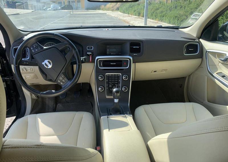 Volvo S60 • 2011 • 170,000 km 2