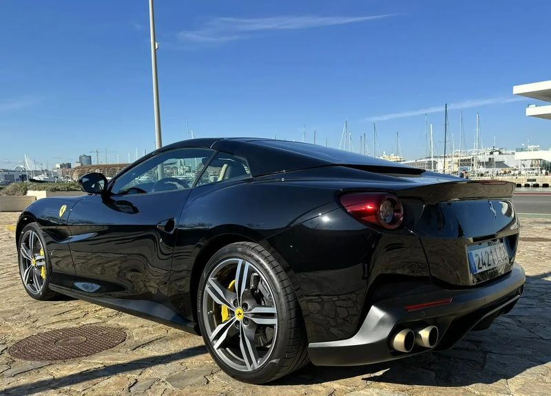 Ferrari Portofino • 2020 • 17,600 km 3