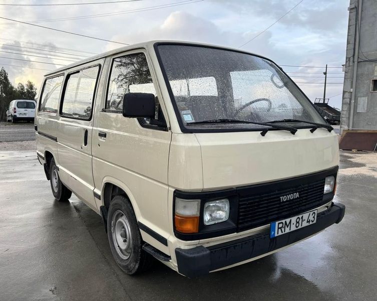 Toyota Hiace • 1984 • 305,000 km 2