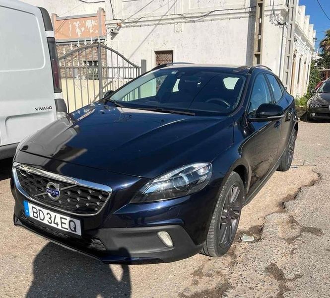 Volvo V40 • 2015 • 151,000 km 1