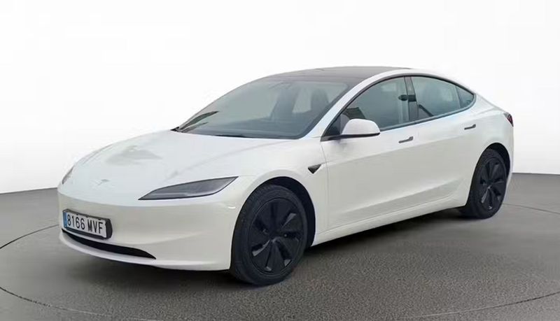 Tesla Model 3 • 2024 • 15,418 km 1