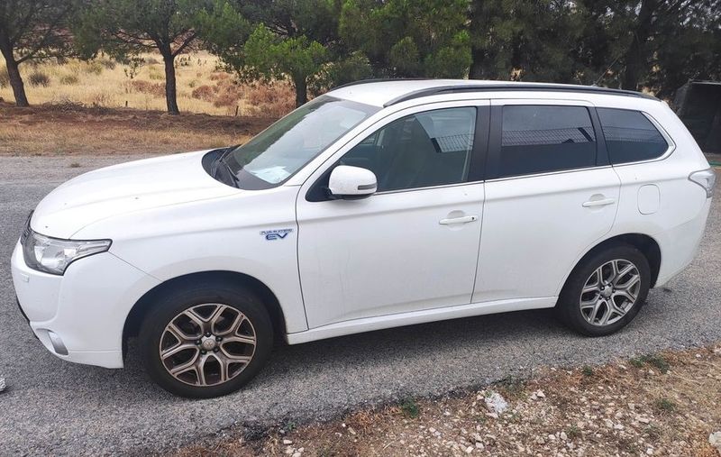 Mitsubishi Outlander • 2014 • 127,555 km 5