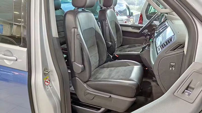 Volkswagen Multivan • 2019 • 81,781 km 11