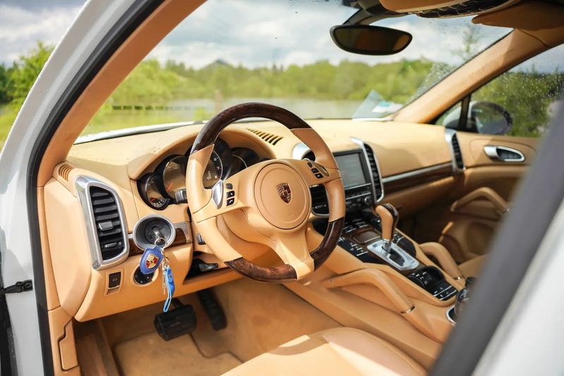 Porsche Cayenne • 2013 • 67,000 km 6