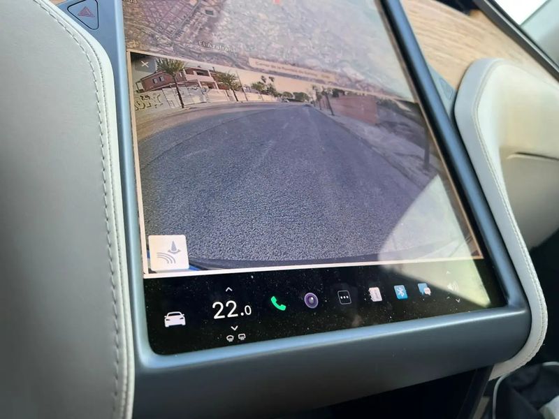 Tesla Model S • 2019 • 50,960 km 17