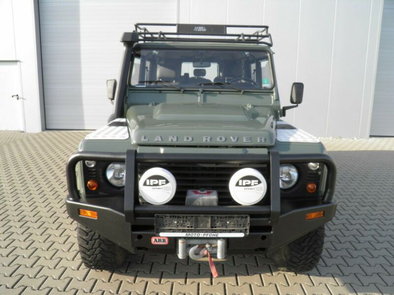 Land Rover Defender • 2010 • 93,000 km 3