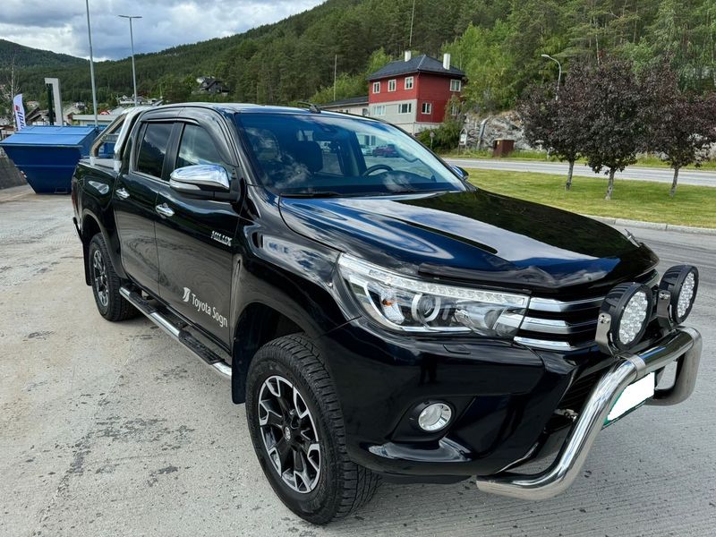 Toyota Hilux • 2017 • 82,410 km 2