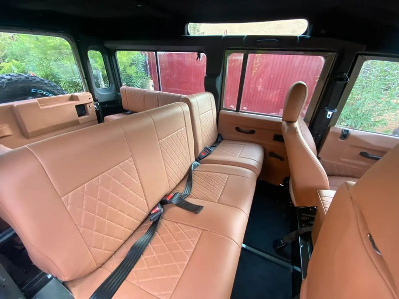 Land Rover Defender • 2001 • 184,000 km 6