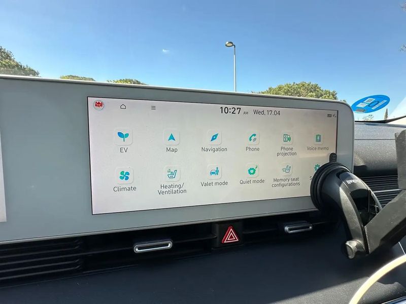 Hyundai Ioniq Electric • 2022 • 42,200 km 20