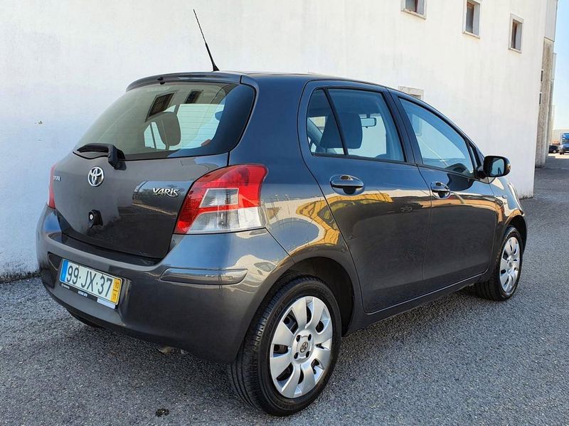Toyota Yaris • 2010 • 60,000 km 2