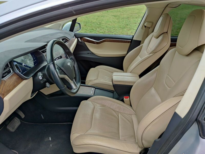 Tesla Model X • 2017 • 119,950 km 5