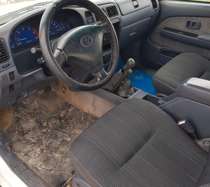 Toyota Hilux • 2005 • 350,000 km 5