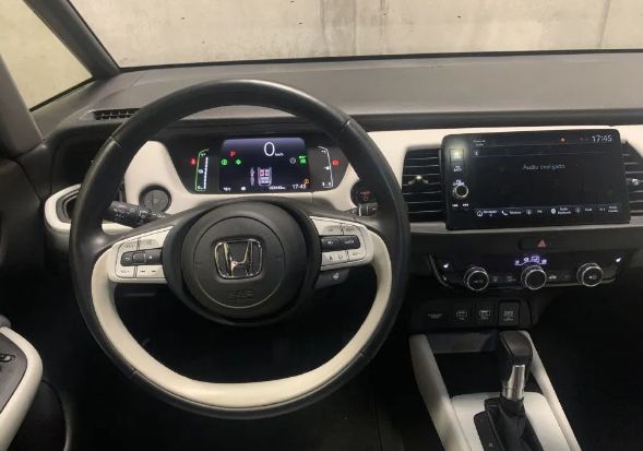 Honda Jazz • 2021 • 23,500 km 2