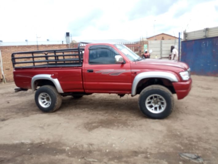 Toyota Hilux • 2002 • 155,255 km 8