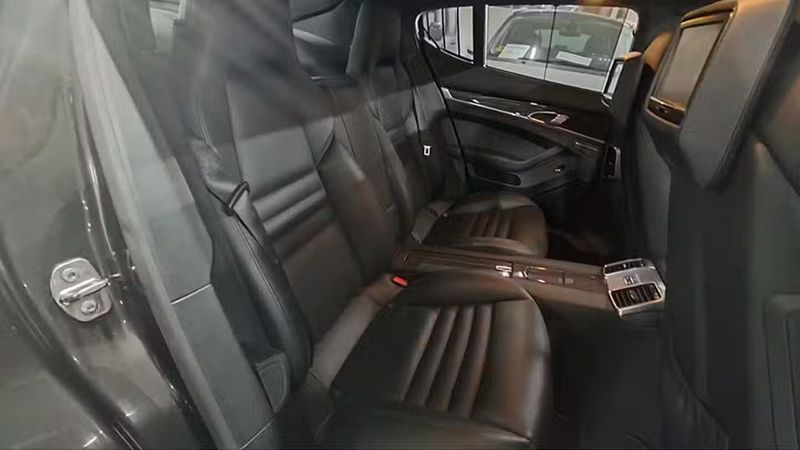 Porsche Panamera • 2012 • 104,555 km 7