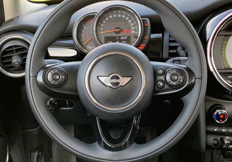 MINI Cooper • 2017 • 79,000 km 2