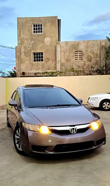 Honda Civic • 2009 • 200,000 km 1