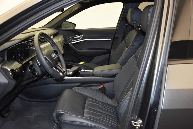 Audi e-tron • 2021 • 19,900 km 3